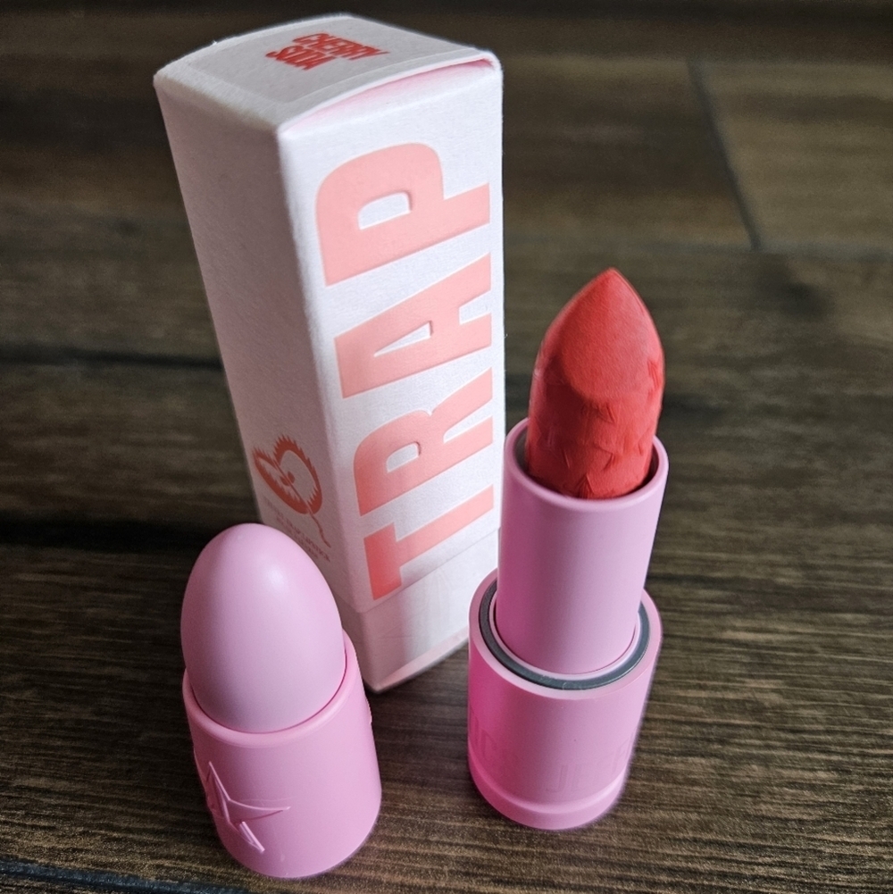 NIB Jeffree Star Velvet Trap Lipstick - Cherry Soda